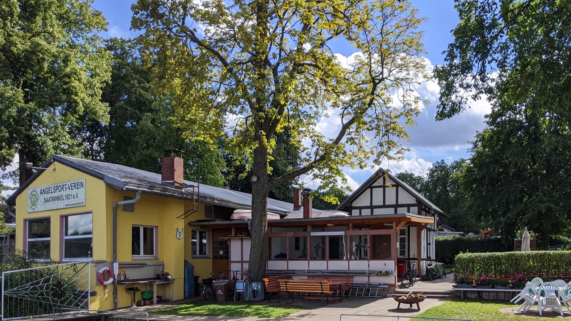 Vereinsheim des AV Saatwinkel auf Blumeshof im Sommer